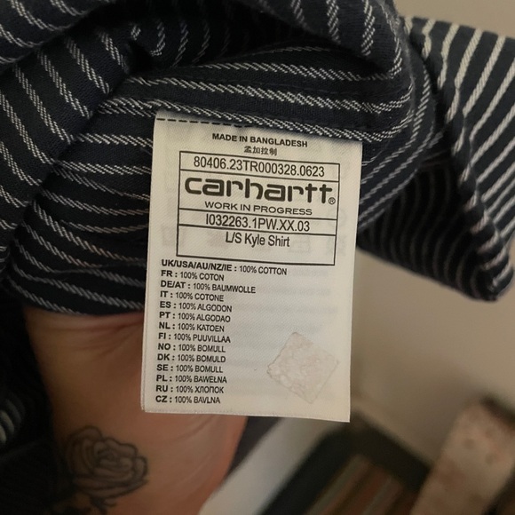 Great condition. Men’s Work In Progress Carhart Shirt. - Picture 5 of 11